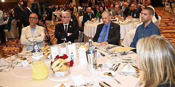 مراسلون بلا حدود تفرشات فالجزائر..ممثل ديالها الصحفي المعارض خالد دراريني بان مع الرئيس تبون ودار صفقة مع الأجهزة الأمنية