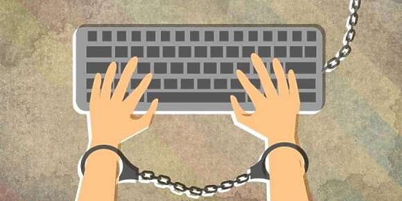 اللجنة المؤقتة لتسيير شؤون الصحافة..برلمانية للوزير بنسعيد: الصحفيين تم اسكاتهم بالاعتقال وكندعو لاطلاق سراحهم وهاد اللجنة كترسم صورة قاتمة على حرية الصحافة