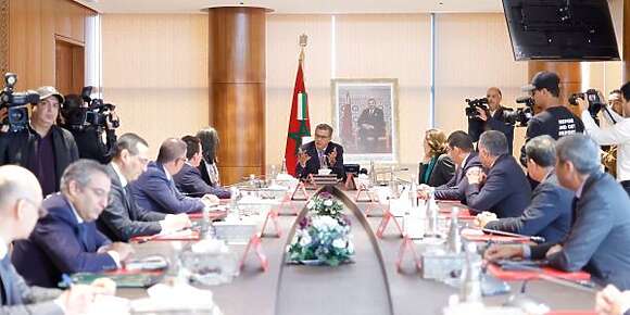 المغرب ناوي يدير ثورة فإصلاح التيرانات استعدادا لمونديال 2030.. أخنوش ولقجع اجتمعو بوزراء القطاعات المعنية باش يبداو الخدمة
