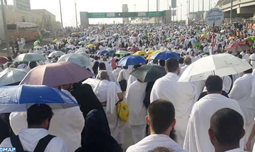 حجاج بيت الله يتوافدون على مشعر منى لقضاء أيام التشريق