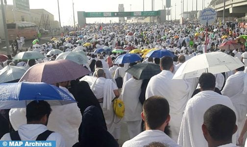 ضيوف الرحمن يتوافدون إلى مشعر منى في يوم التروية في أولى محطات مناسك الحج