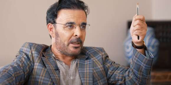 ظهور  إلياس العمري! قد نختلف مع إلياس العمري. لكن لا أحد يمكنه أن ينفي أننا افتقدناه.  وافتقدنا فلسفته. وتحليله للوضع. وللإنسان أنموذجا