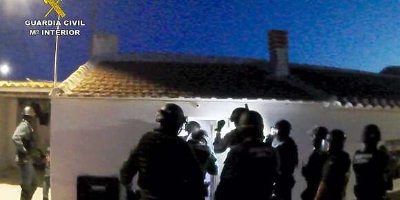 عصابة مغربية فاسبانيا شفرات نحاس قيمتو 300 مليون سنتيم وخلات بلديات بلا ضو