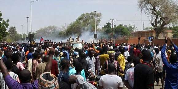 “إيكواس” كتهدد باستخدام القوة ضد القادة للي دارو انقلاب فالنيجر