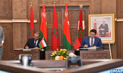 اللجنة المشتركة المغربية – العمانية.. التوقيع على اتفاقية تعاون وثلاث مذكرات تفاهم في عدد من المجالات
