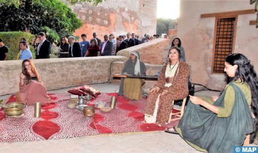 “نوستالجيا-عاطفة الأمس” .. عرض مسرحي يبرز القيم التاريخية لموقع شالة الأثري