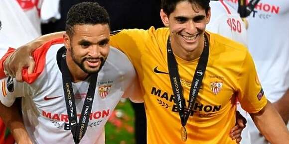 واش إشبيلية غيخلي بونو والنصيري يمشيو فهذا الميركاتو؟ الثنائي المغربي ما داخلش مع الفريق فالمعسكر الإعدادي للموسم الجاي