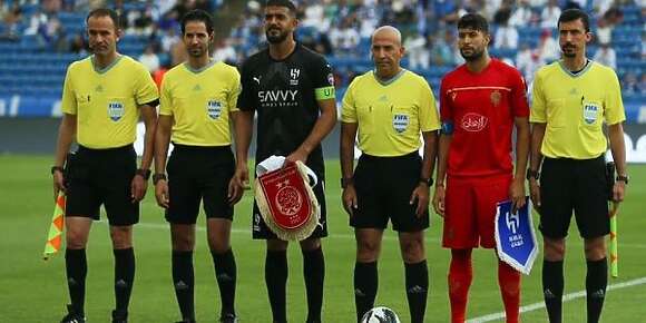 أش هاد الشوهة فكأس العرب: لاعب الهلال خذا 2 صفرات والحكم ما عطاهش الحمرا وحرم الوداد من هدف
