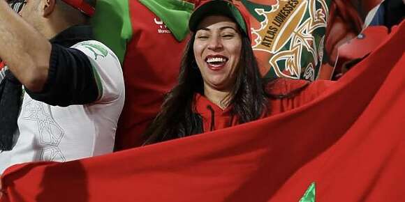 المغاربة مشاو عند اللبؤات لوطيل باش يشكروهم ونسيوهم مرارة الإقصاء من المونديال