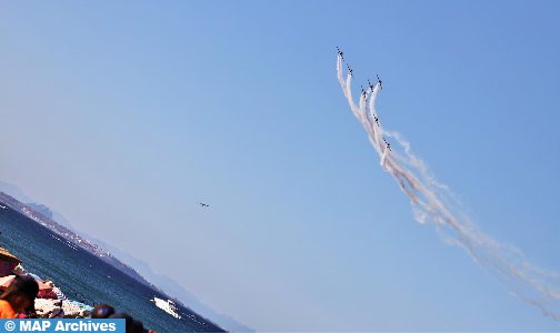فرقة “المسيرة الخضراء” التابعة للقوات الملكية الجوية تقدم عرضا جويا باهرا بمرتيل احتفاء بعيد العرش المجيد
