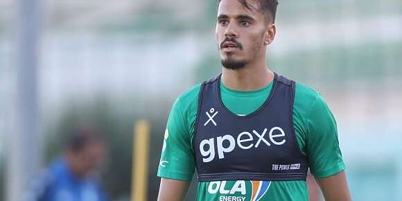  محمد بنتيك لاعب الرجاء غيمشي لسانت إتيان الفرنسي
