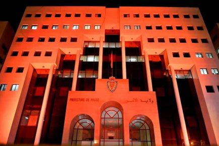 بالصور..مديرية الحموشـي تنير مقرات الأمن الوطني باللون البرتقالي لمناهضة العنف ضد المرأة 11 kq78