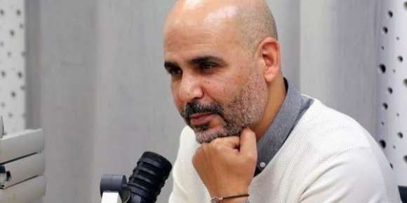 كيف ما من حق أي مغربي يتضامن مع غزة من حقو يتضامن مع إسرائيل ويمشي گاع يتطوع في الجيش الإسرائيلي راه ماشي مسألة شكون على حق بل غير مسألة إينا فرقة كتشجع وصافي والرمضاني موشكلتو انه قصة نجاح ولد الشعب لذا گاع ولاد الشعب بحالو ديما ضدو
