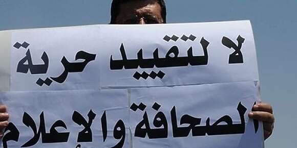 ليتوقفْ هذا الدعم العمومي للصحافة! أي صحافة هذه تستحق أن تنفق الدولة عليها كل هذه الأموال. بينما هي صوت واحد. وكلها تنويع على نفس الموسيقى. ونفس اللحن. ونفس الإيقاع