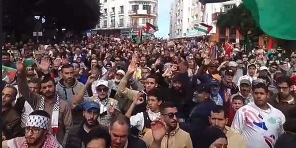 واش معهد الصحافة “ليزيگ” ولى مدعشش؟ جابو اللي حرض على الصحفيين فيهم خريج نفس المعهد وسبهم فطنجة وكيوصف مستشار الملك ازولاي لي باغي يخرب البلاد فندوة مشارك فيها حتى متطرف سلفي معروف فاليوتيب