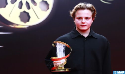 الدورة العشرون للمهرجان الدولي للفيلم بمراكش.. دوكا كاراكاس يفوز بجائزة أفضل أداء رجالي عن دوره في فيلم “المهجع”