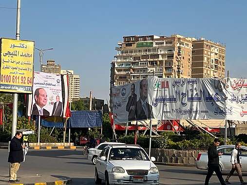 لافتات الدعاية الانتخابية تنتشر في شوارع القاهرة