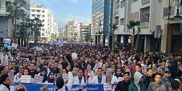ليس ضروريا أن يعود التلاميذ إلى مدارسهم! دعوا “أولاد الدولة” في الشارع. دعوهم يلعبون. دعوهم يتعلمون في مدرسة الحياة