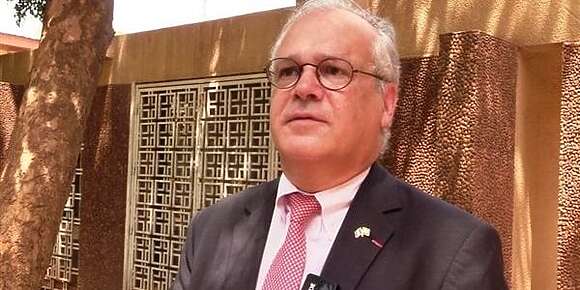 الخارجية الفرنسية منعات نشر كتاب لسفيرها فالنيجر وها علاش