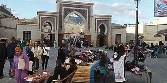 الپاركينگات مصاوبين مقادين في المدينة العتيقة لفاس خاصهم غير يتحلوا ولكن الجماعة مصرة انها تخلي المواطنين عرضة لإبتزاز الزطاطة والشفارة وأصحاب السوابق يوميا