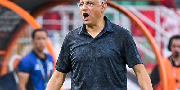 جابها فراسو.. الكاف عاقب المدرب الجزائري عمروش بالتوقيف 8 دالماتشات وغرامة للإتحاد التنزاني بسباب تصريحاتو الكاذبة على المغرب