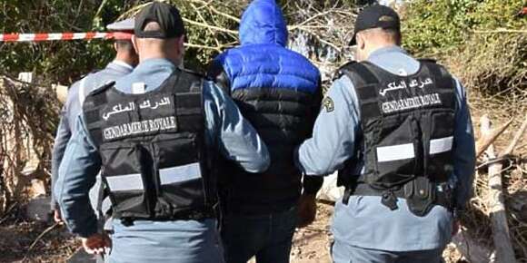 شاب صفاها لمُّو فطرفاية وهرب وشدوه ف الشارع الرئيسي د المدينة