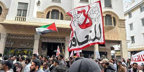 على التنسيقيات أن تحمل أعلام إسرائيل! أي أستاذ يلتحف الكوفية الفلسطينية تعوضه حركة حماس عن الاقتطاعات من الراتب