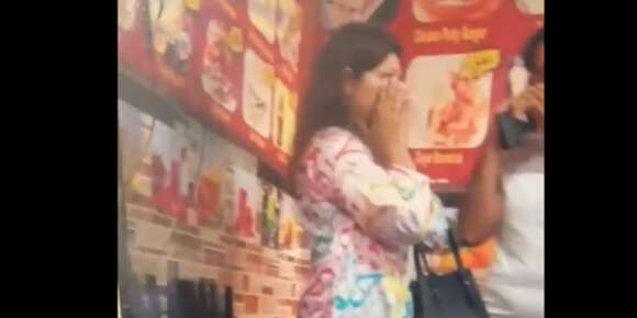 بسباب كلمة باللغة العربية… مراة باكستانية كانو شي رجال غايقتلوها وتاهموها بالكفر-فيديو