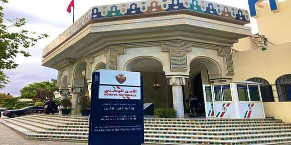كاين لي كيظن أن المغرب المنسي هو بوعرفة وأگدز وتازمانازت راه غير عين السمن وسط فاس مغرب منسي أكثر مرفق عمومي حداثة ورقمنة في المنطقة كلها هو السطافيط لي واقفة قبالت كوميسارية الوفاق