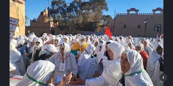 نساء فكيك! بعد أن خلق الله واحة فكيك. أجرى فيها ماء. وأوصى الفكيكيين به