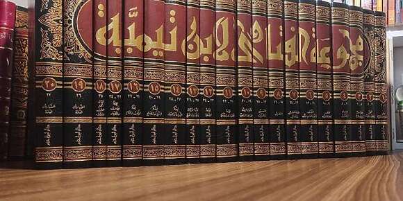 ابن تيمية هو الأب الروحي للإرهاب والتطرف والتشدد وأي متطرف إرهابي إسلامي إلا وراه المرجع ديالو هو ابن تيمية ومع ذلك بزاف ديال المغاربة لي كيقولوا داعش لا تمثل الإسلام مستعدين يكفروك إلا قلتي ليهم ابن تيمية هو الداعشي الأول والكبير
