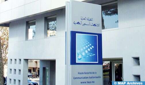 الهيئة العليا للاتصال السمعي البصري تدعو إلى صون حق المواطن في مضامين إعلامية يقظة وآمنة (بلاغ)