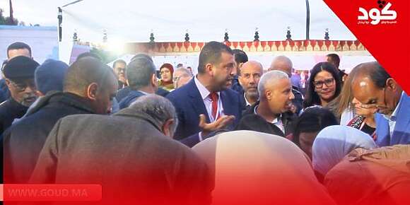 مؤتمر الاستقلال.. الروينة فتوزيع بادجات المجلس الوطني قبل التصويت على الأمين العام واللجنة التنفيذية -فيديو