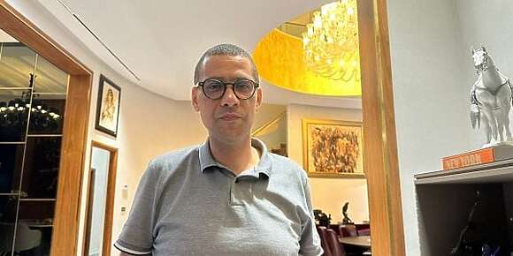 مريض اسمه بودريقة! من آثار عملية قسطرة القلب التي أجراها رئيس الرجاء البيضاوي أنه صار يعيش في القرن الرابع عشر وفي عصر لم تخترع فيه الطائرات بعد