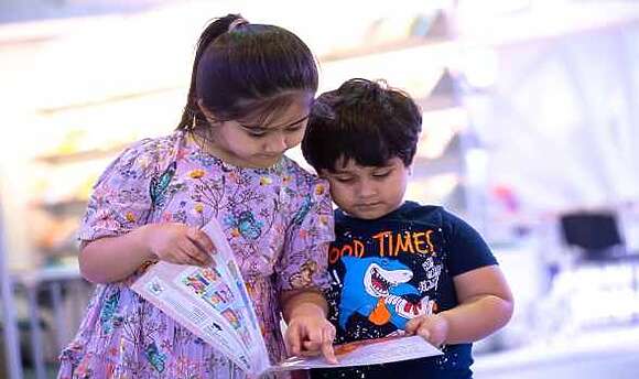 دراسة توضح العلاقة بين الوزن الزائد لدى الأطفال بالهاتف والتلفزيون