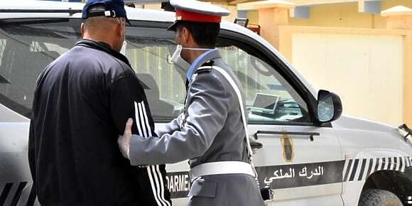كأطفال تربينا فين مانشوفو كلب وكلبة كيمارسو الجنس نضربوهم بالحجر، قط فوق قطة نجريو عليهم، شاب وشابة غادين جيهة الغابة يقلبوا على البلوط نتبعوهم بالحجر وحنا كنغنيو طلق الدجاجة لماليها راه تحمل وتوحل فيها، عادي فاش نكبرو ونشوفو أستاذ جا عند أستاذة بالليل نجيبو ليهم الجوندارم