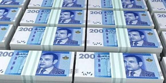 كنز عند الحكومة! قريبا سنصبح بلادا ثرية وما علينا إلا أن نستعد. ويشتري كل واحد من الدشداشة التي تليق به. و يستقدم من الآن خادمة سريلانكية. وسائقا هنديا