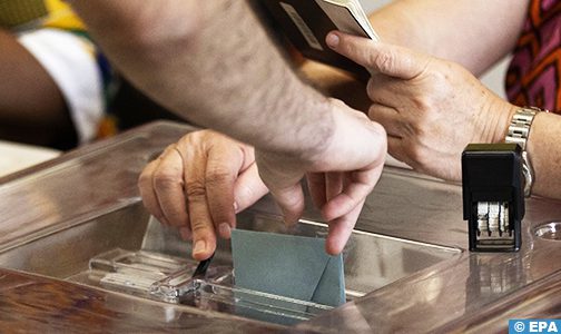 فرنسا .. اليسار يقترب من أن يكون القوة السياسية الأولى