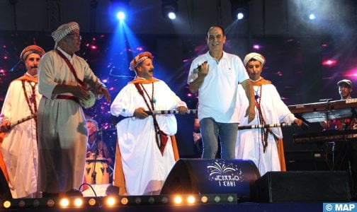 مهرجان الشواطئ.. الفنان الشعبي “طالبي وان” يلهب منصة الجوهرة الزرقاء السعيدية
