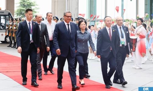 السيد أخنوش يصل إلى بكين لتمثيل جلالة الملك في قمة منتدى التعاون الصيني الافريقي