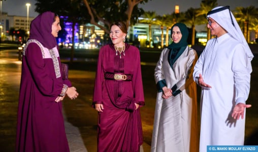 Son Altesse Royale la Princesse Lalla Hasnaa, accompagnée de S.E. Sheikha Al Mayassa Bint Hamad Al-Thani, inaugure le pavillon marocain Dar Al Maghreb à Doha.