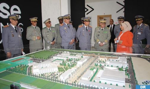 الفريق أول المفتش العام للقوات المسلحة الملكية وقائد المنطقة الجنوبية وقائد الأركان العامة للجيوش الموريتاني يزوران مدينة المهن والكفاءات بتامسنا