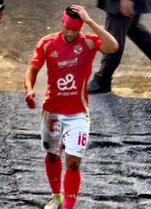 نزيف حاد يُخرج عطية الله من لقاء الأهلي وسموحة في الدوري المصري (صورة) 4 نزيف حاد يُخرج عطية الله من لقاء الأهلي وسموحة في الدوري المصري (صورة)