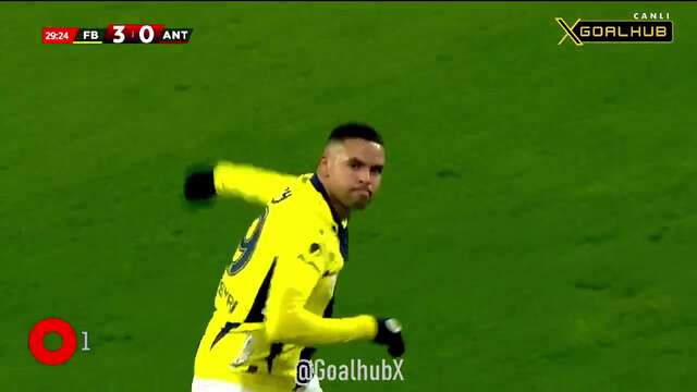 هدف يوسف النصيري