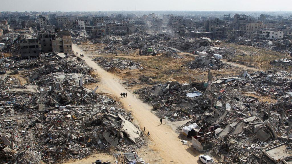 دمار واضح في مناطق متفرقة في عزة