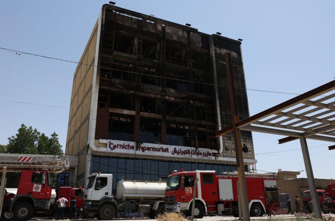 اندلاع حريق  في مركز تجاري بمدينة الكوت، العراق، وأودى بحياة العشرات