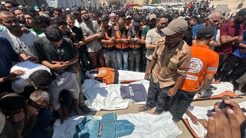 صور لجنازة صحفيين في غزة 