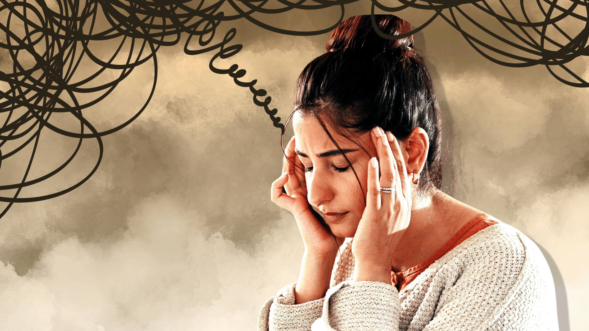 امرأة تضع يديها على رأسها وتبدو متوترة.