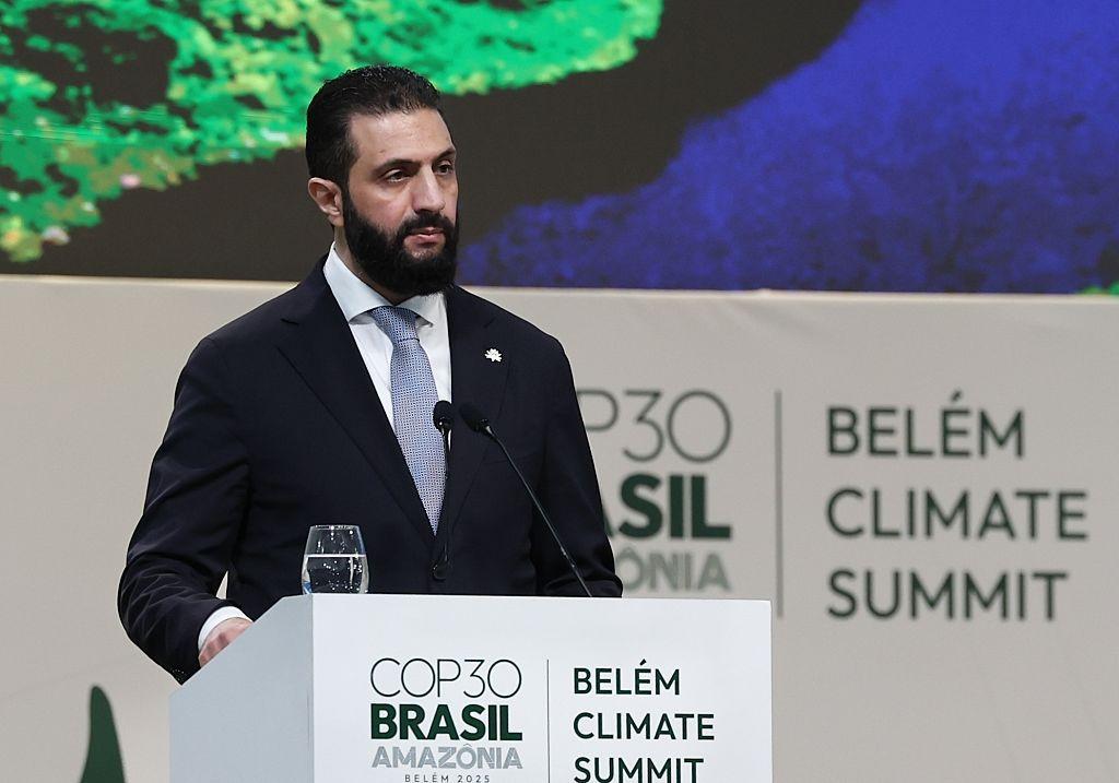 الرئيس السوري أحمد الشرع يلقي كلمة خلال المؤتمر الثلاثين للأطراف في اتفاقية الأمم المتحدة الإطارية بشأن تغير المناخ في بيليم، البرازيل، في 6 نوفمبر/تشرين الثاني 2025.