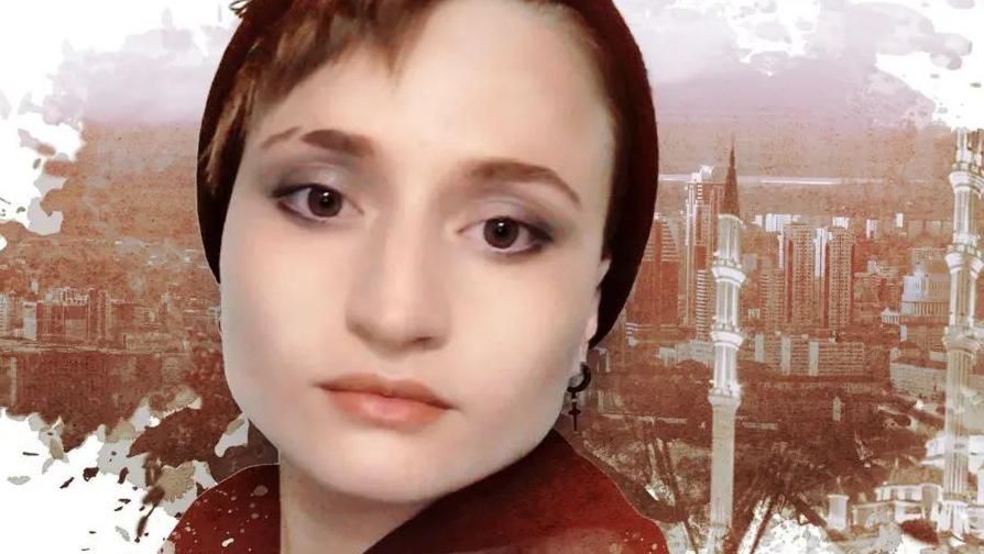قالت عائشة لأصدقائها إنها نشأت في عائلة متزمة دينيا 